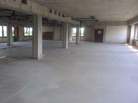 nieuwe dekvloer in gestripte verdieping